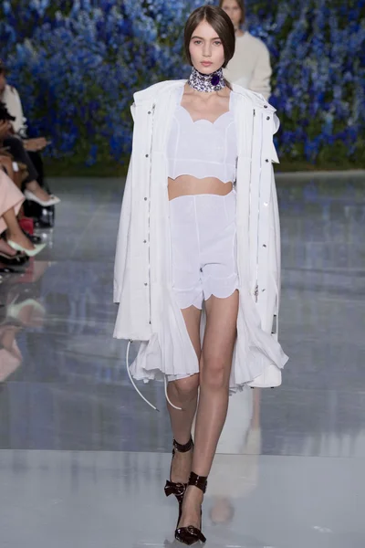 Look 8